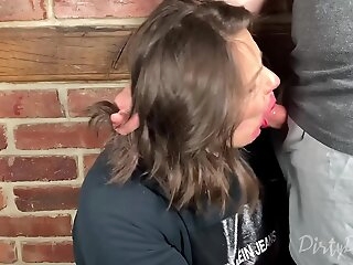 Facefucking a youtuber in the matter of pulsating cumshot in her mouth