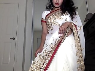 Desi Dhabi in Saree getting Naked with the addition of Plays with Gradual Pussy